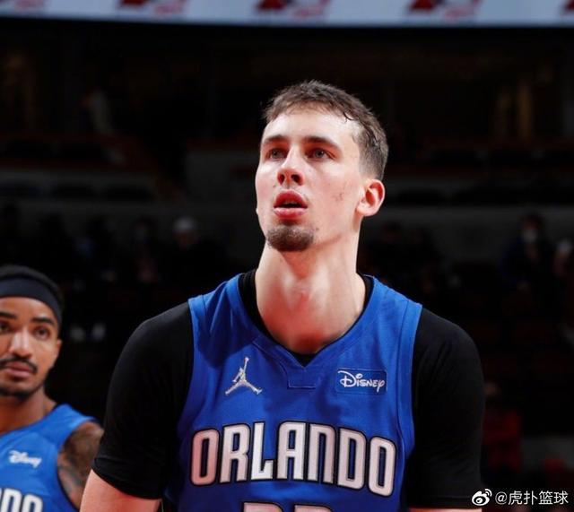 表现的平平 表现的平平