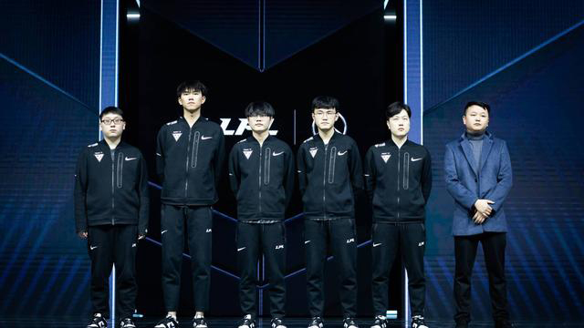 育代表团旗 育代表团旗